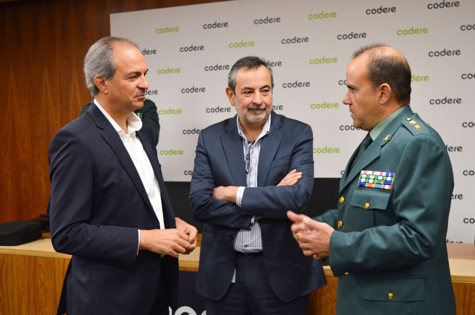 De izquierda a derecha, Alejandro Pascual, country manager de Codere Europa; Juan Carlos Rocha, director de Seguridad de Codere Europa y Cono Sur LATAM; y Carlos Alonso Rodríguez, Teniente Coronel de la Guardia Civil