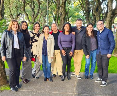 Imagen de Más cerca, más comprometidos